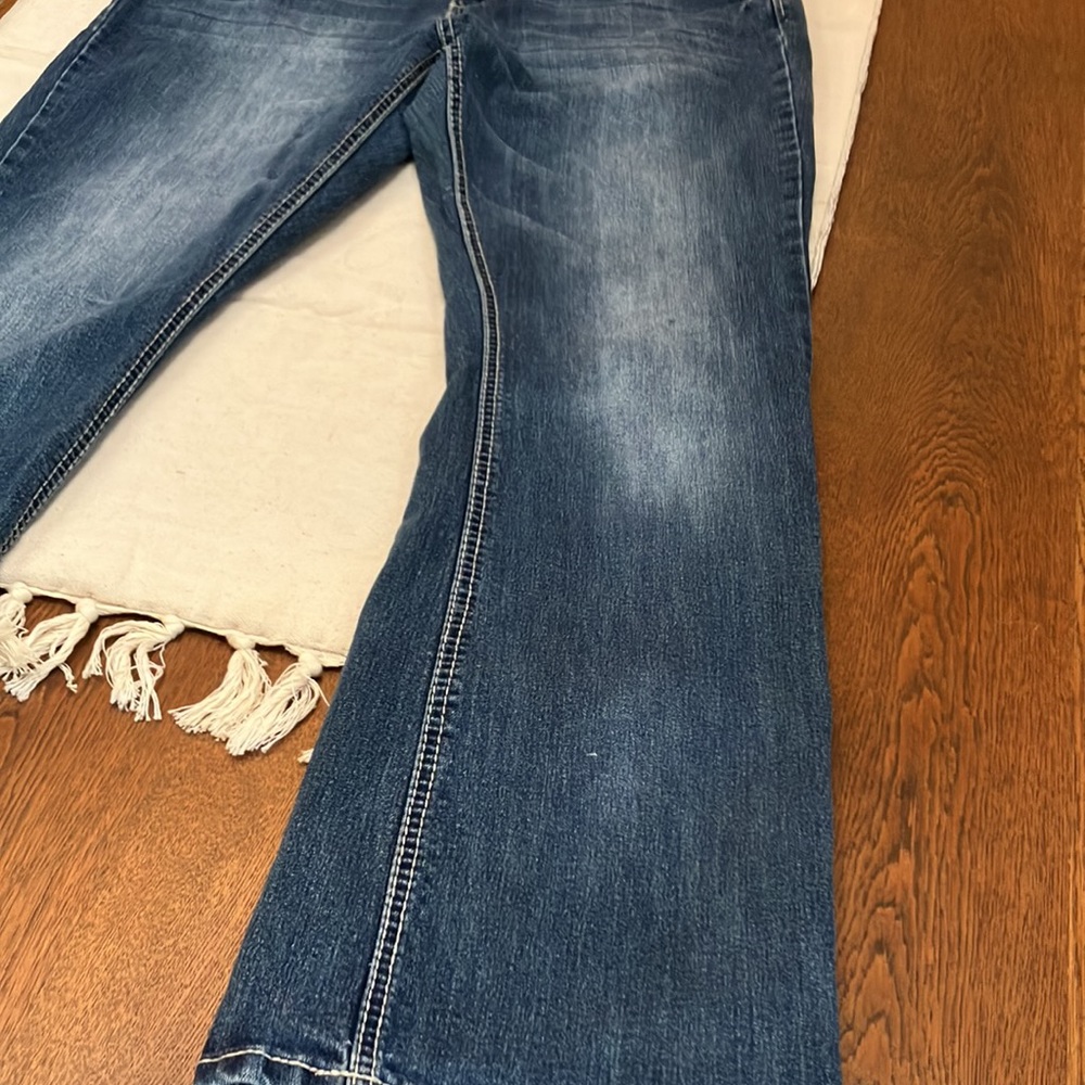 Love Nation women jeans 14P, embroidered w/bling. 5pocket, zipfly, flare leg. - Picture 7 of 7